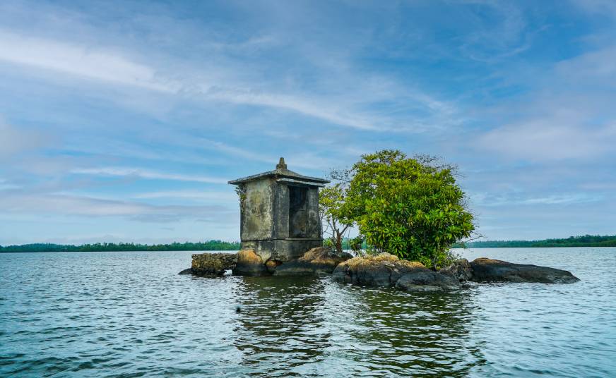 මාදු ගඟ කොත්දූව විහාරය